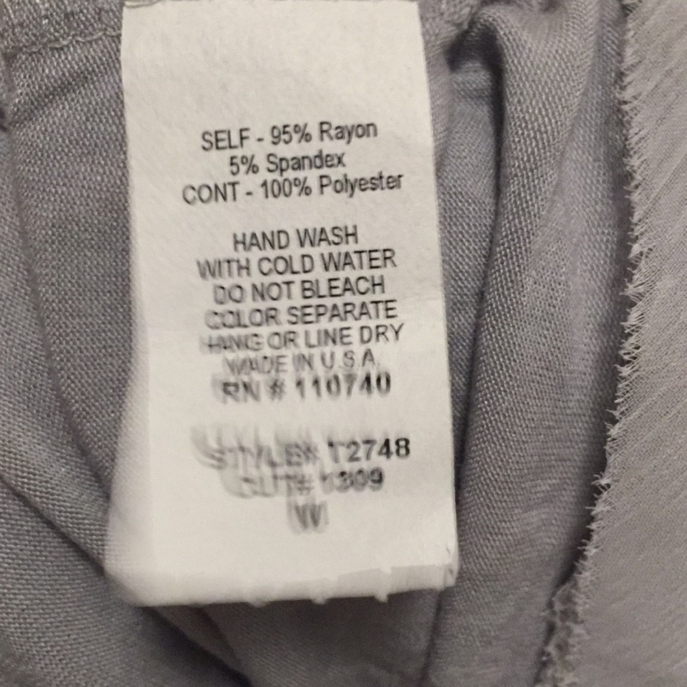 Gorgeous Grey Ruffle Accent Tank Size M - Picture 7 of 7